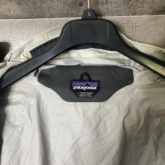 SOLD Patagonia Womens Torrentshell Jacket Large - Picture 5 of 5